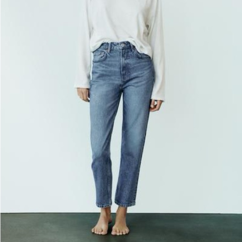 Zara HIGH-WAISTED TRF MOM FIT JEANS